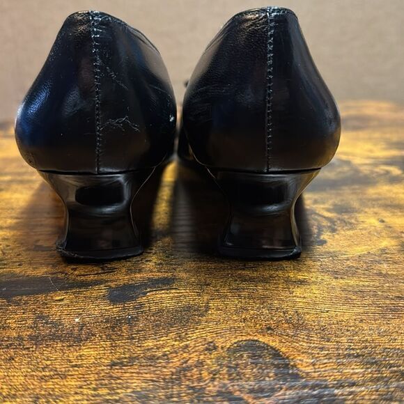 Stuart Weitzman Pointed Toe Low Heel Pumps Black Leather with Bow Accent size 8 - Picture 5 of 10